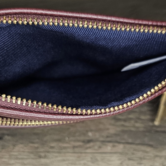 Tommy Hilfiger Maroon Single Zip Wristlet - Picture 3 of 6